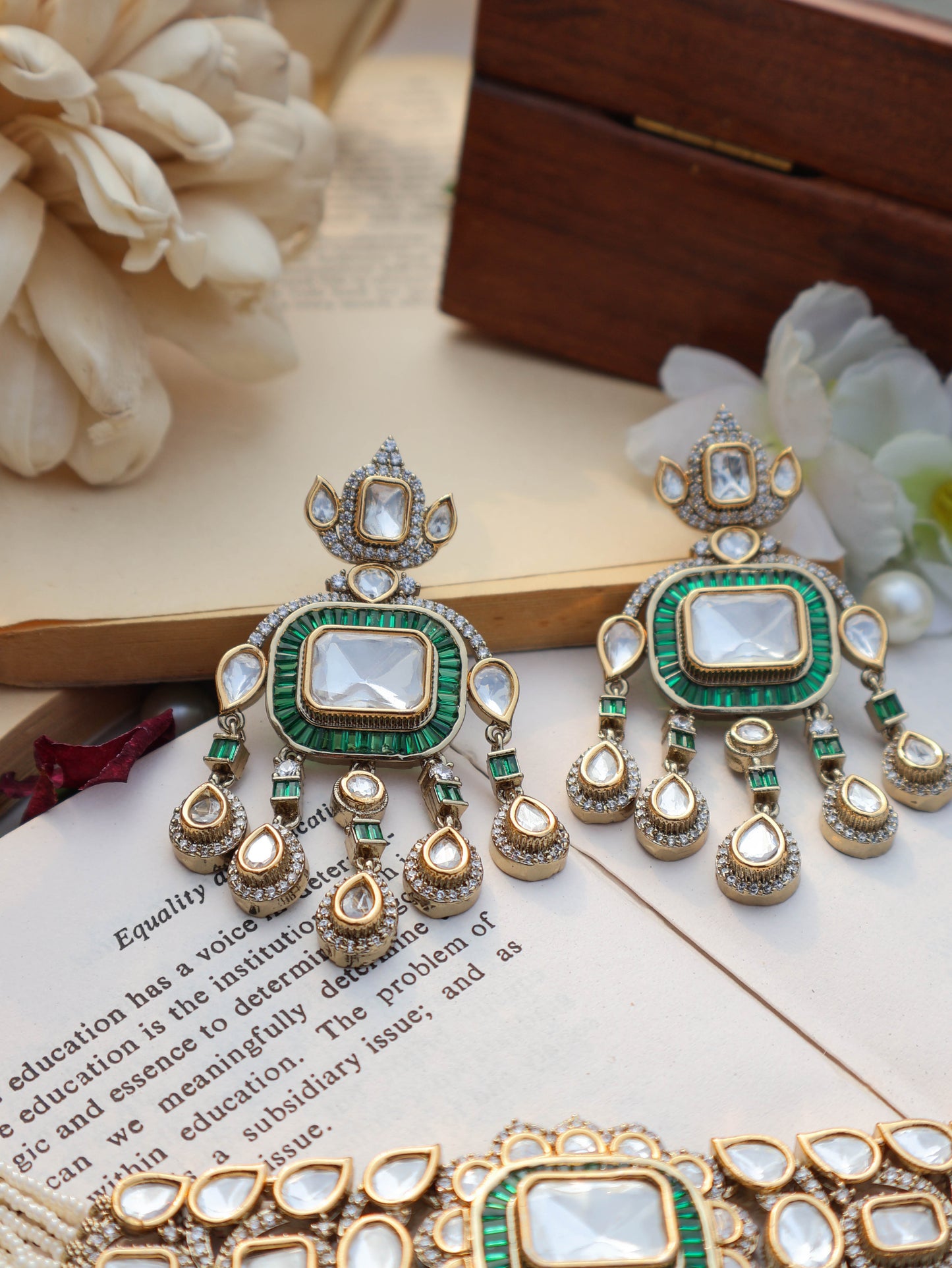 Heer Green Antique Polki Choker Necklace with Maangtikka