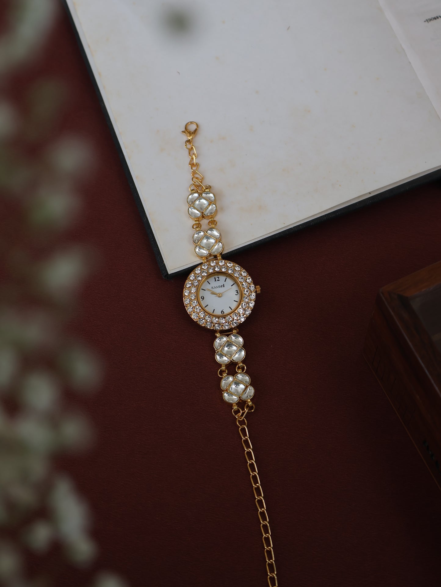 Sisar Kundan Wrist Watch