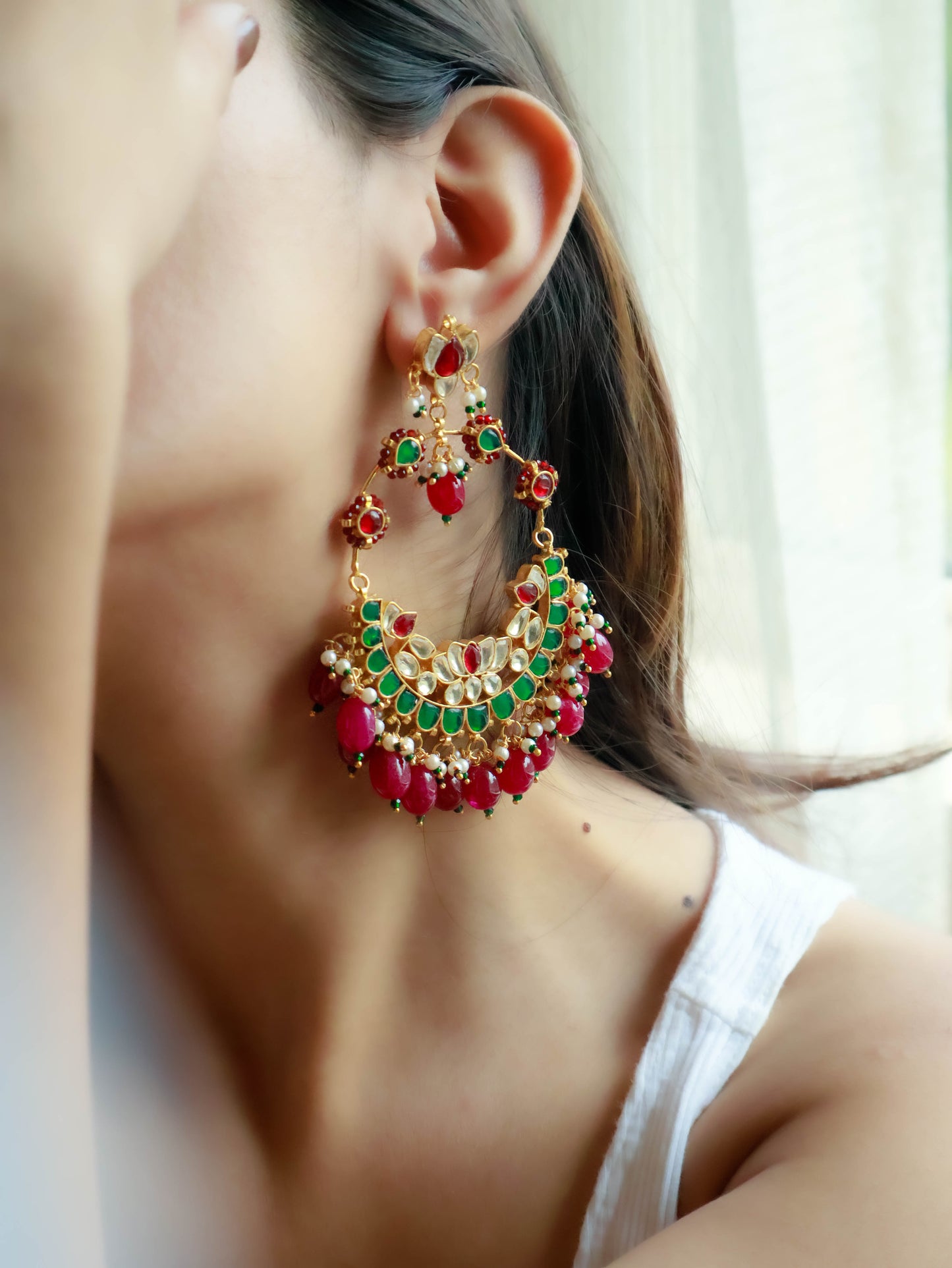 Azmaish Red-Green Kundan Chaandbaali Earrings