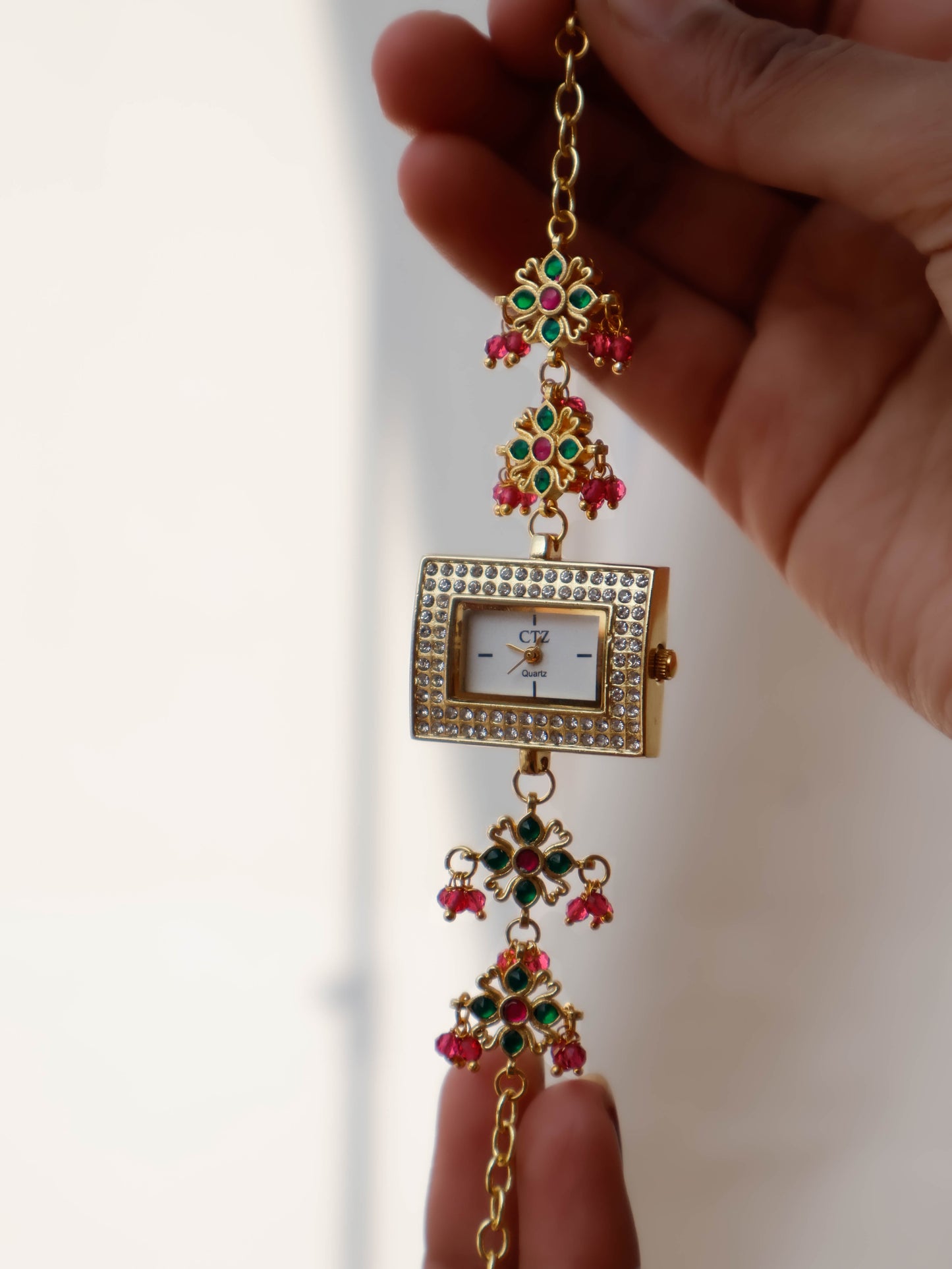 Lila Green-Red Kundan Wrist Watch