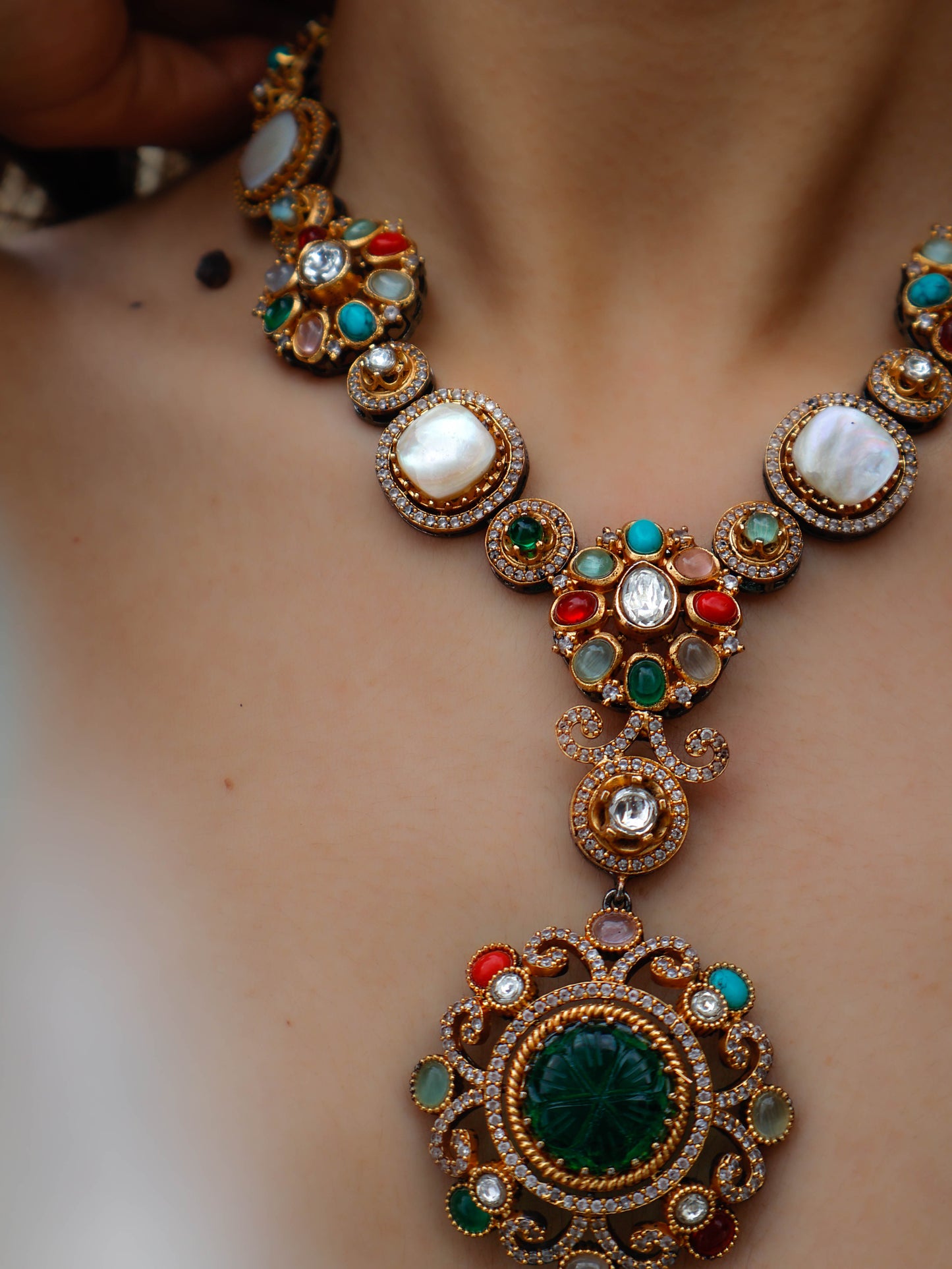 Faye Multicolored Necklace Set