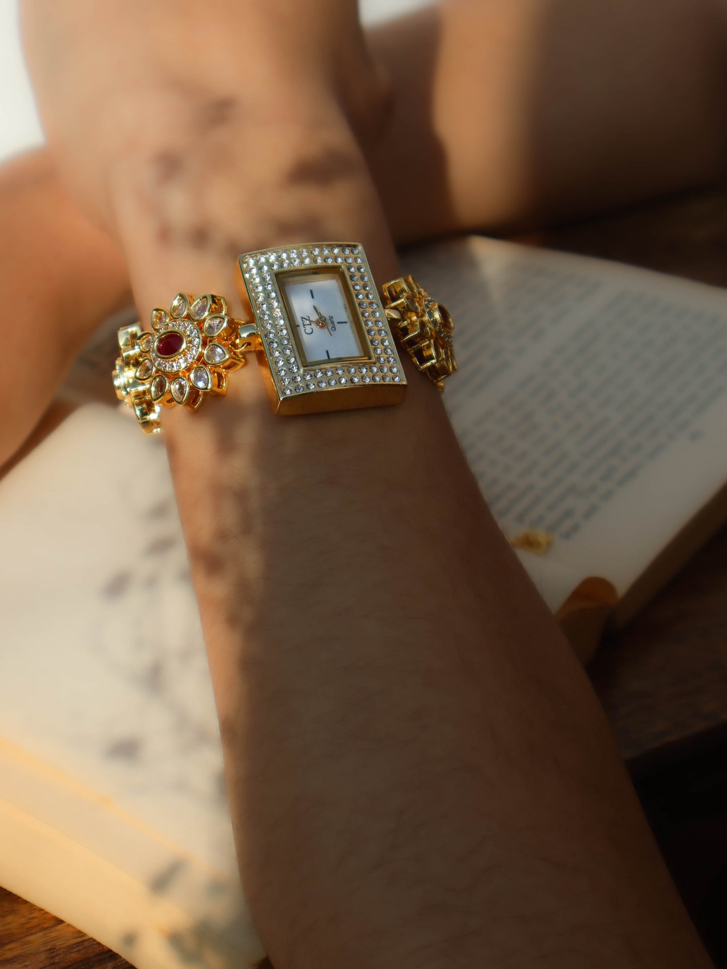 Anya Green-Red Kundan Wrist Watch