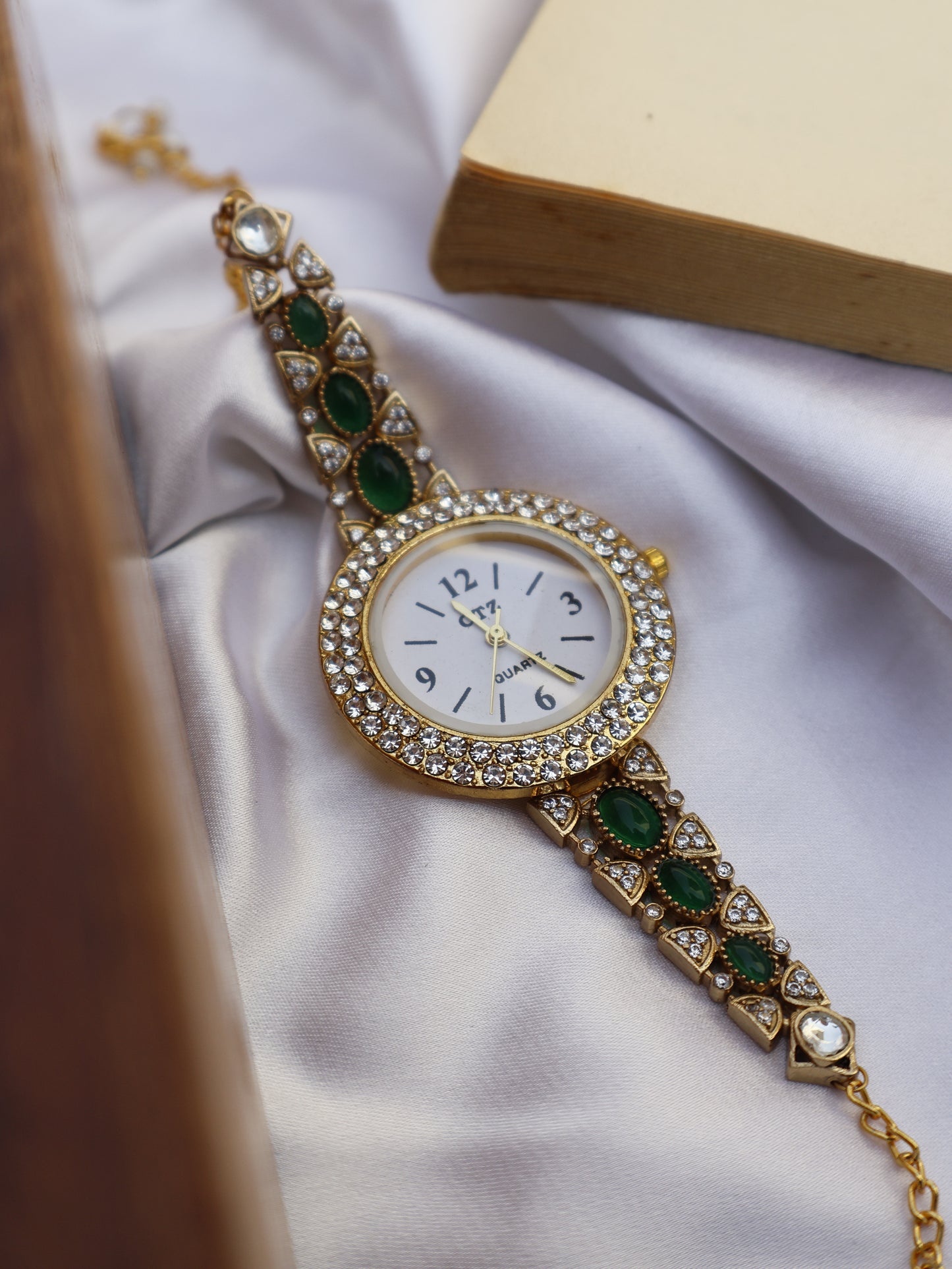 Winnie Kundan Green Wrist Watch