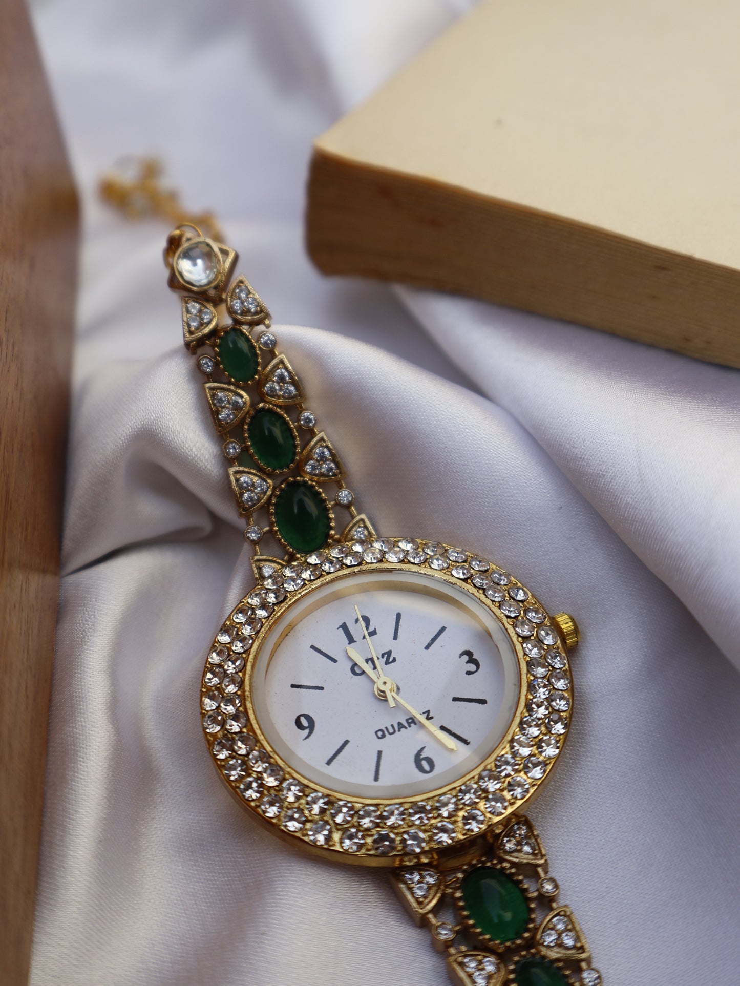 Winnie Kundan Green Wrist Watch