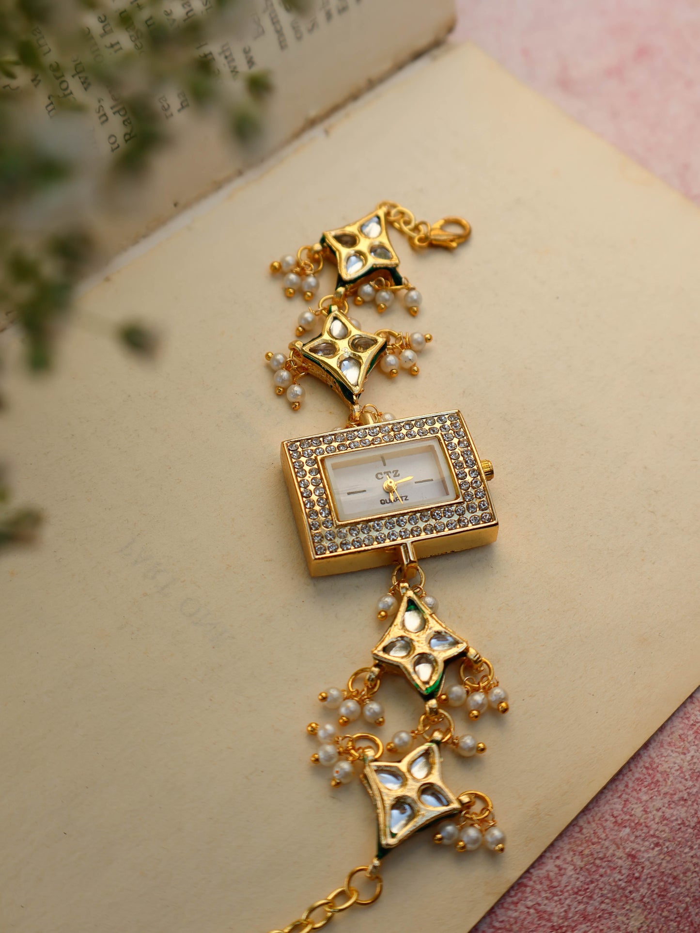Lark Kundan Wrist Watch