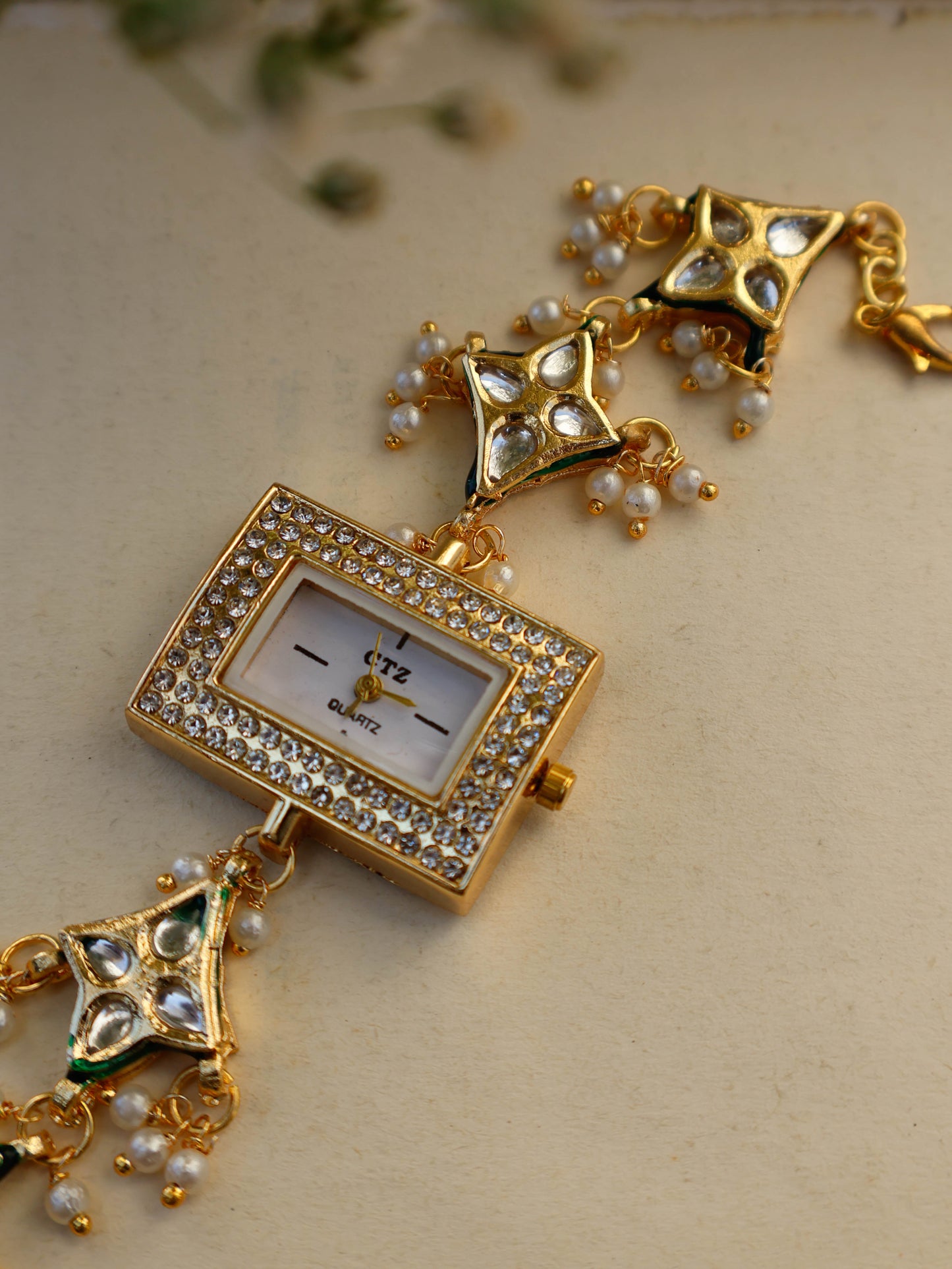 Lark Kundan Wrist Watch