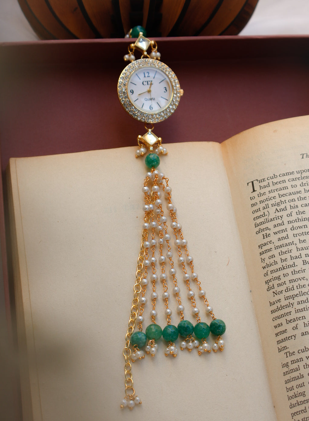 Fiadh Kundan Green Wrist Watch