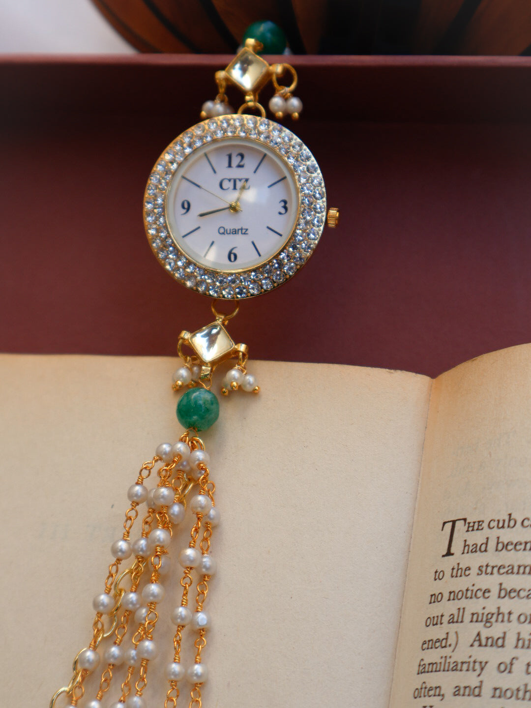 Fiadh Kundan Green Wrist Watch