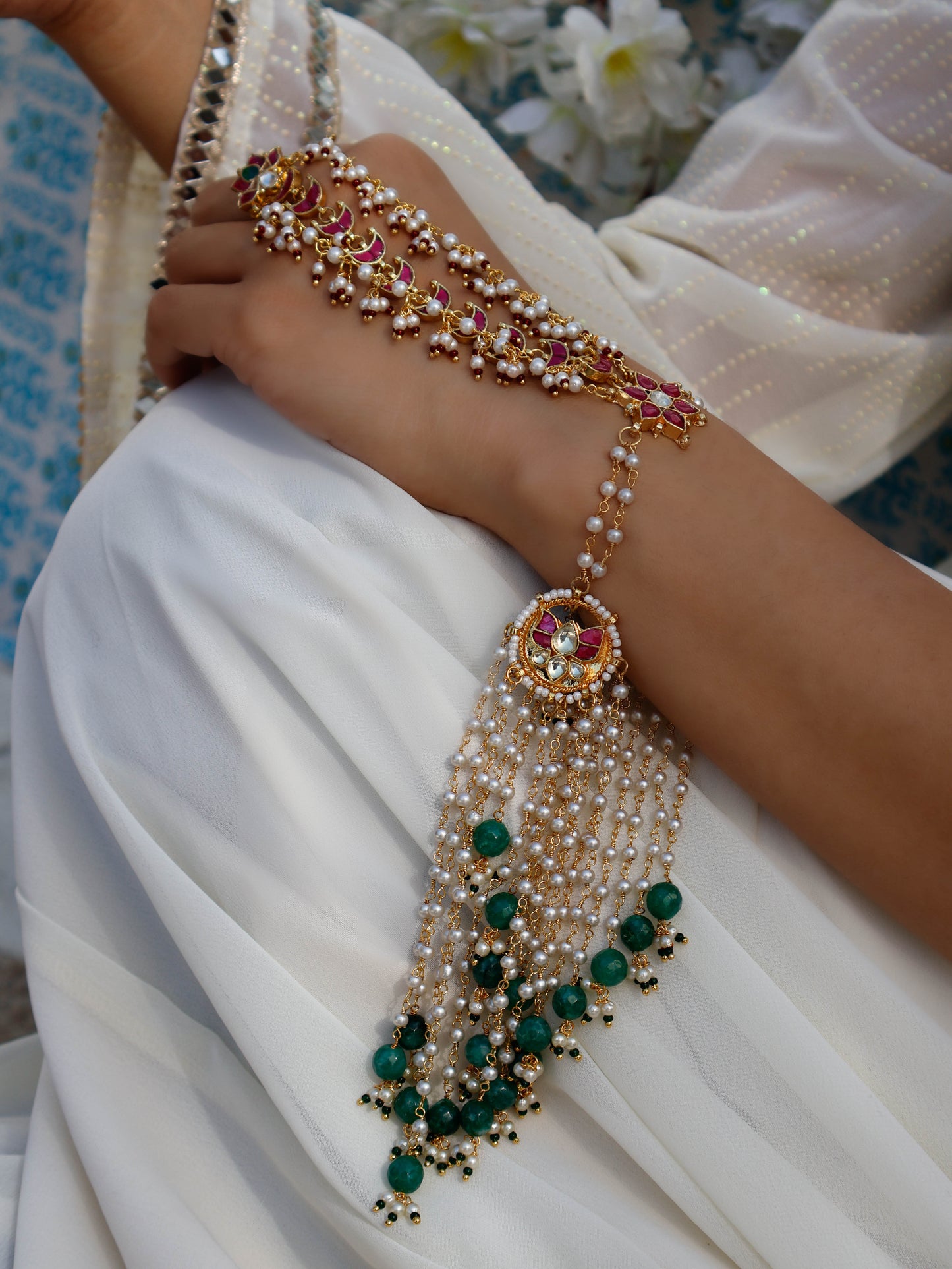 Noorani Red-Green Kundan Hathphool