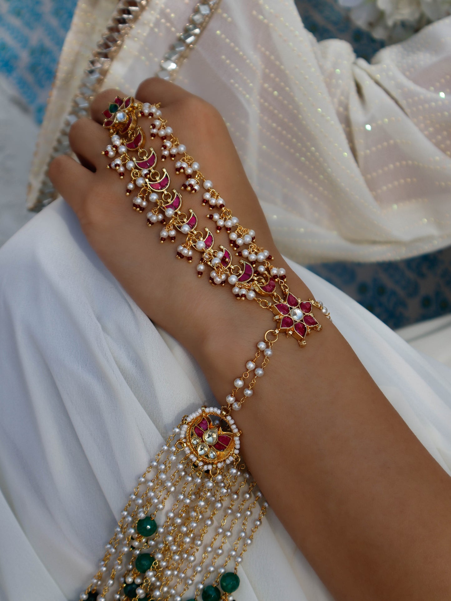 Noorani Red-Green Kundan Hathphool