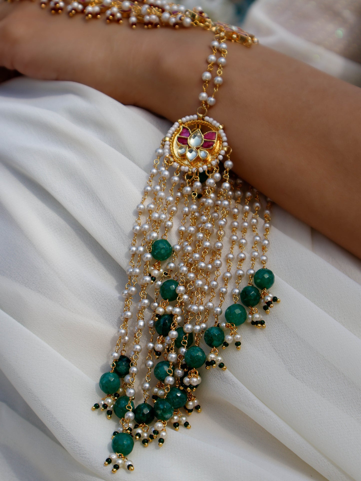 Noorani Red-Green Kundan Hathphool