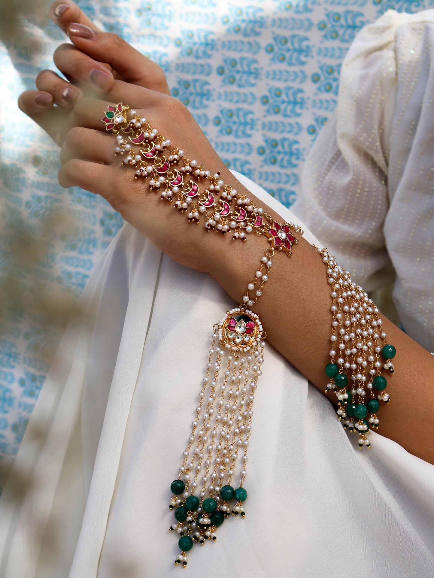 Noorani Red-Green Kundan Hathphool