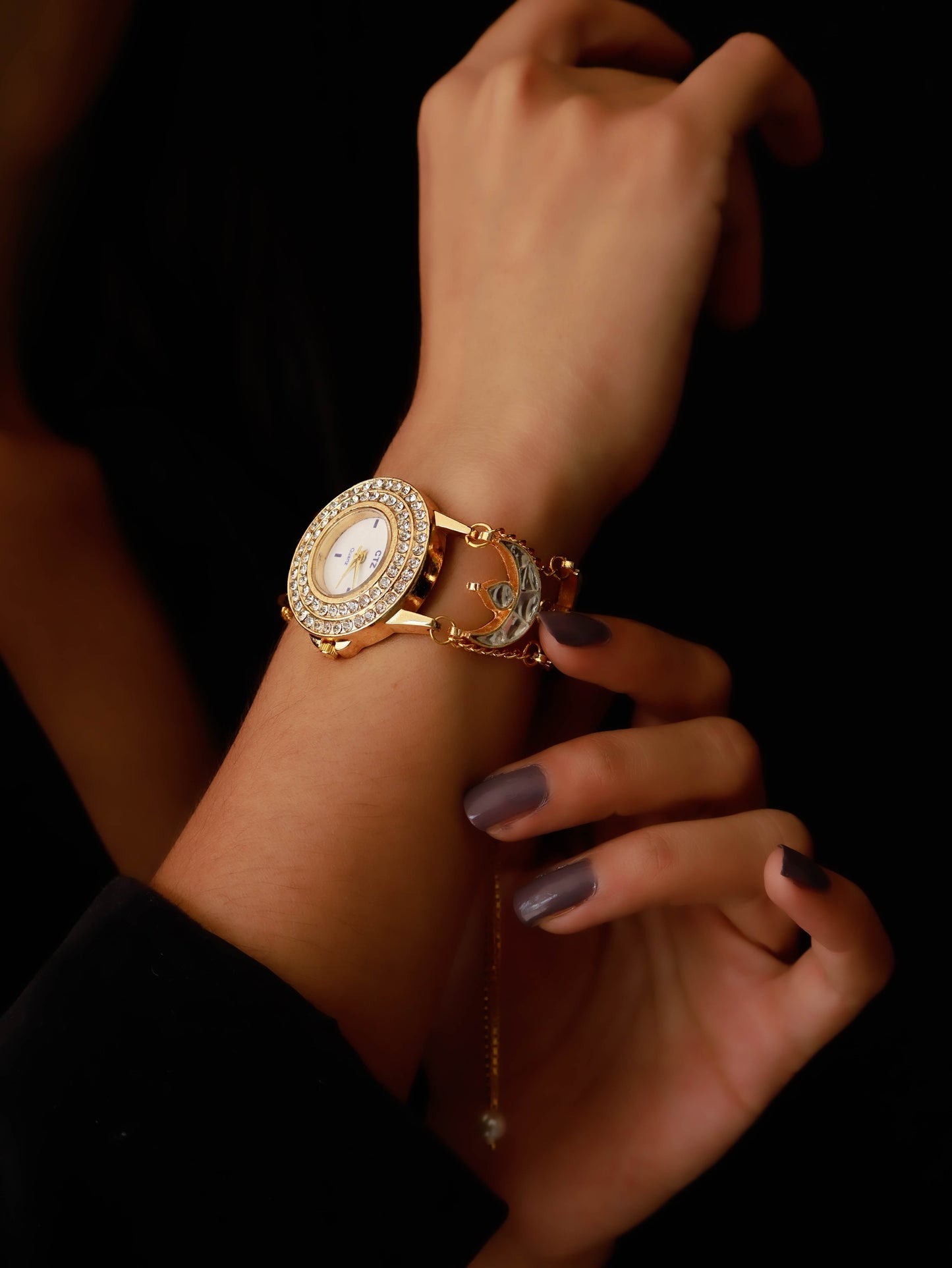 Zakiya Kundan Wrist Watch