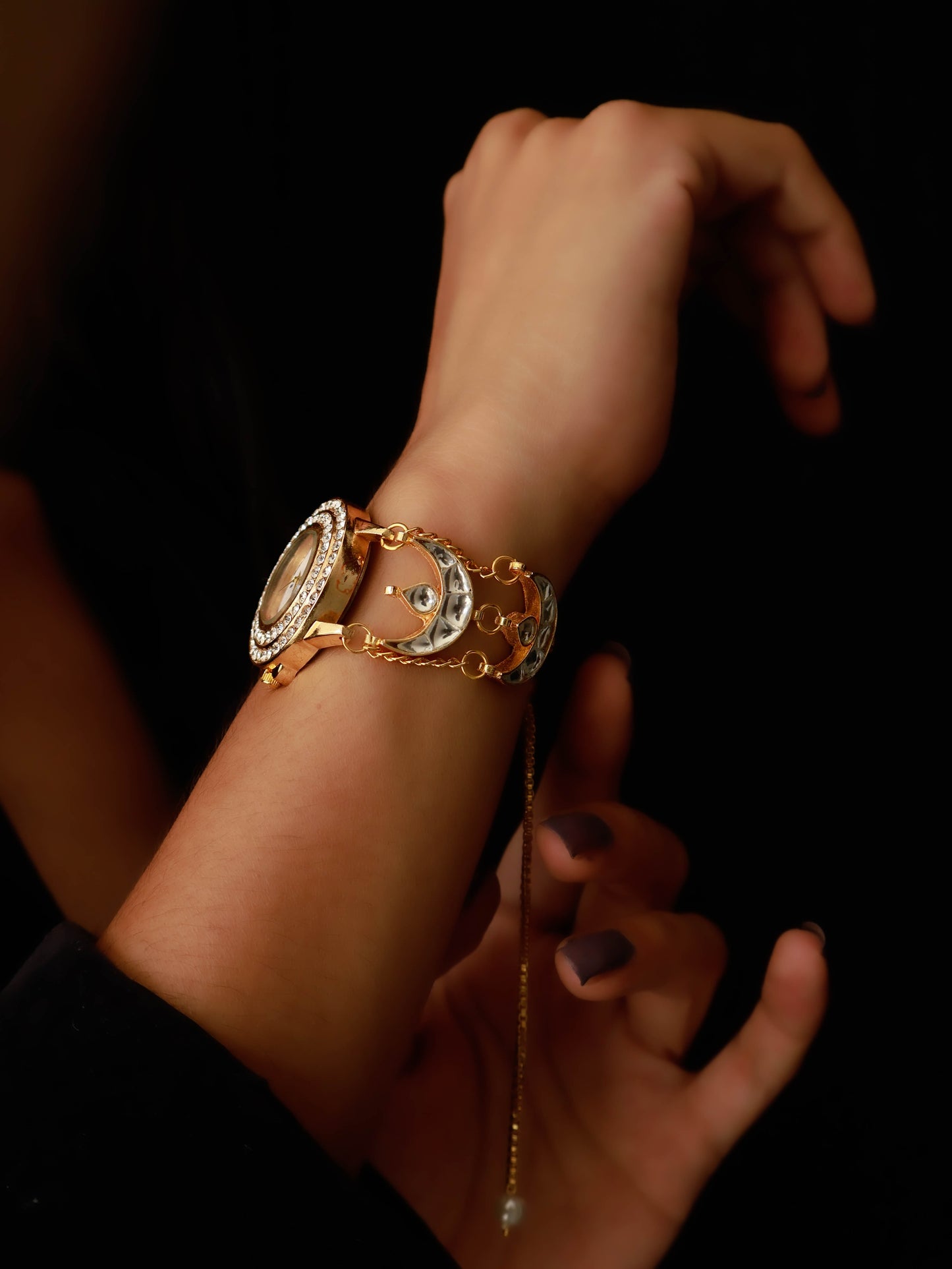 Zakiya Kundan Wrist Watch