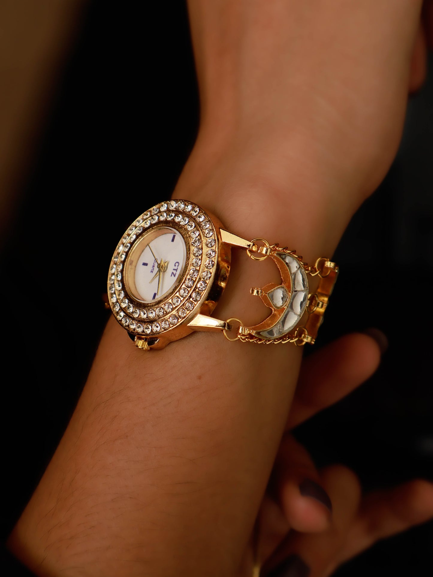 Zakiya Kundan Wrist Watch
