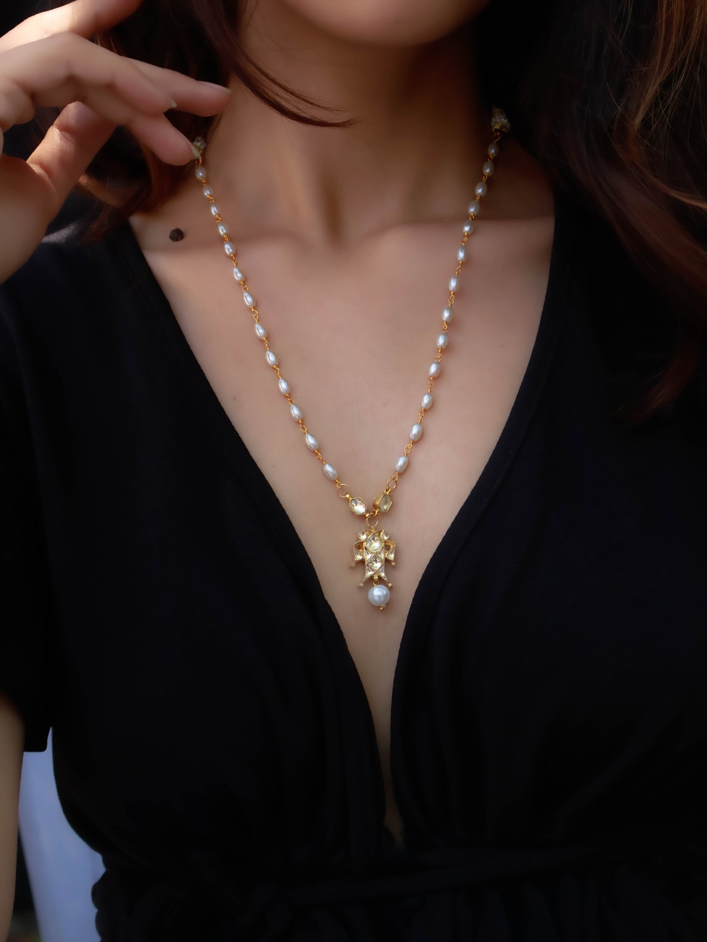 Avika Kundan Pendant Necklace