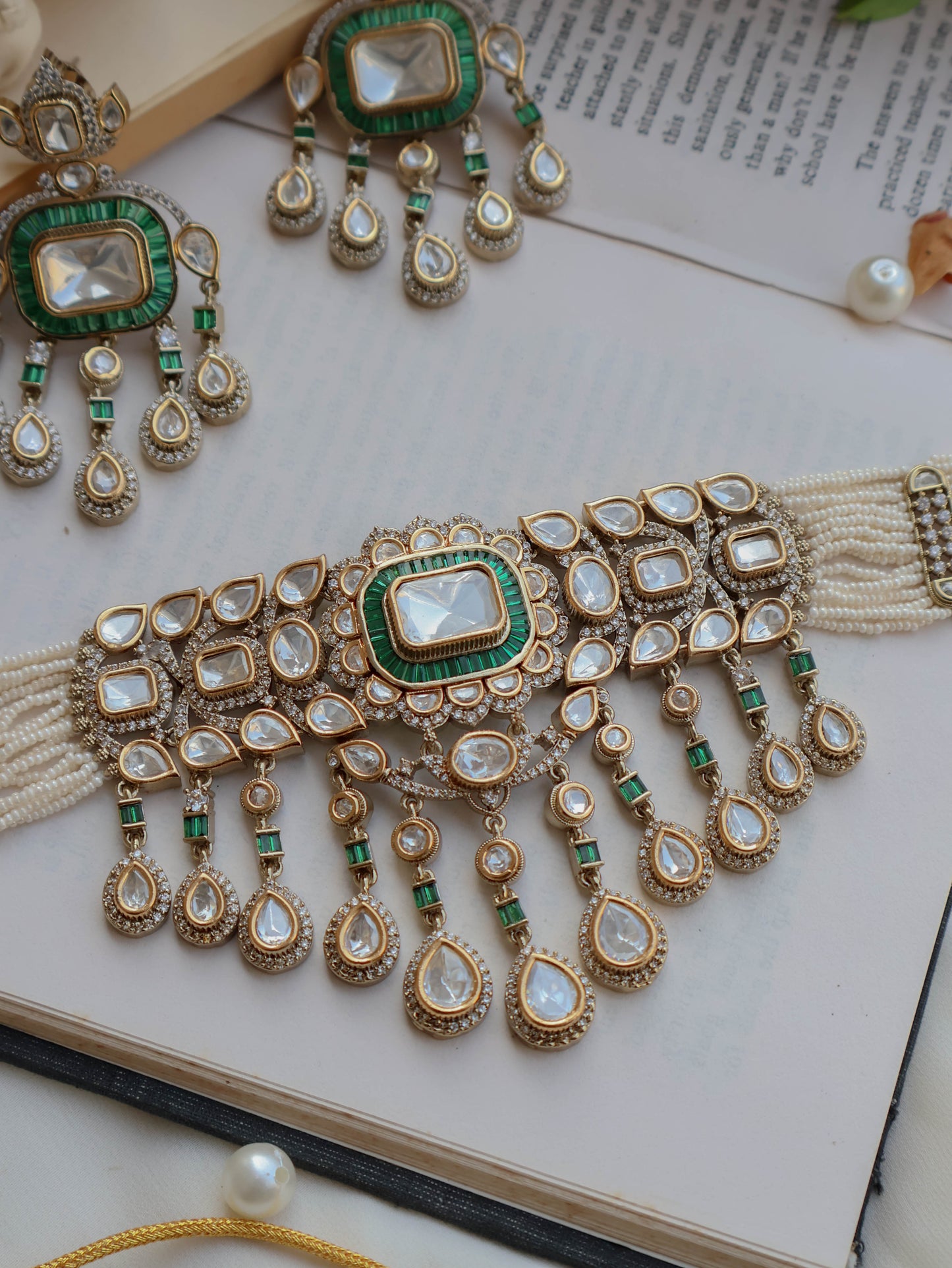 Heer Green Antique Polki Choker Necklace with Maangtikka