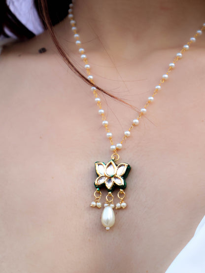 Sirwa Lotus Kundan Pendant Necklace