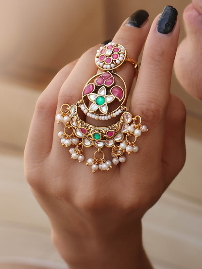 Fasana Red-Green Kundan Ring