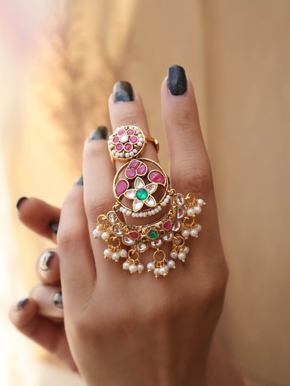 Fasana Red-Green Kundan Ring