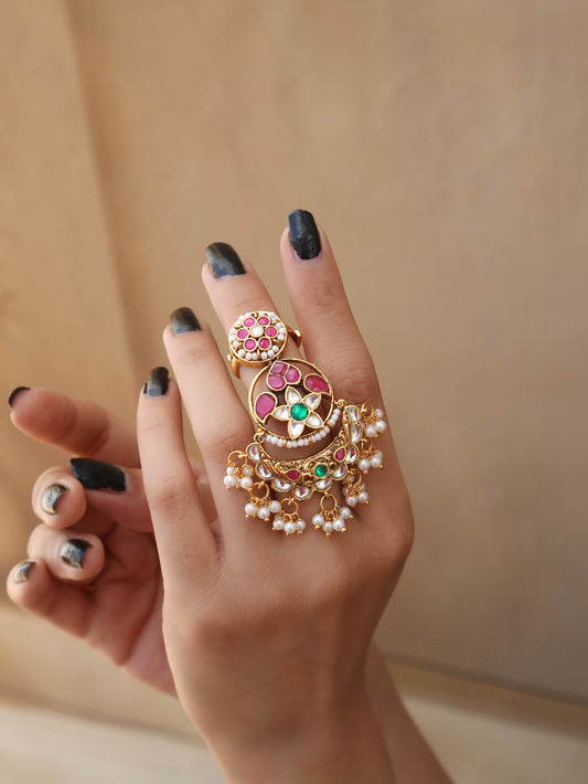 Fasana Red-Green Kundan Ring