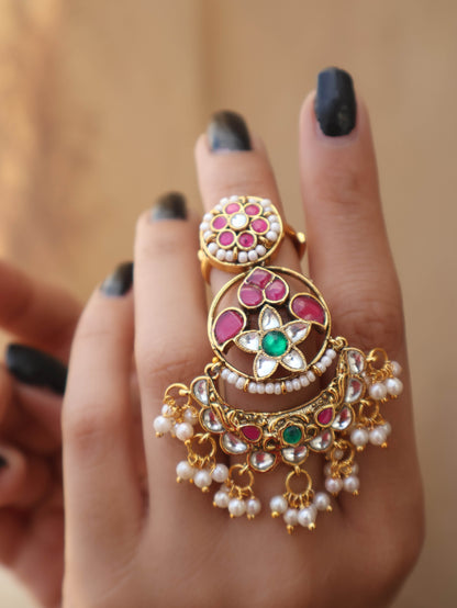Fasana Red-Green Kundan Ring