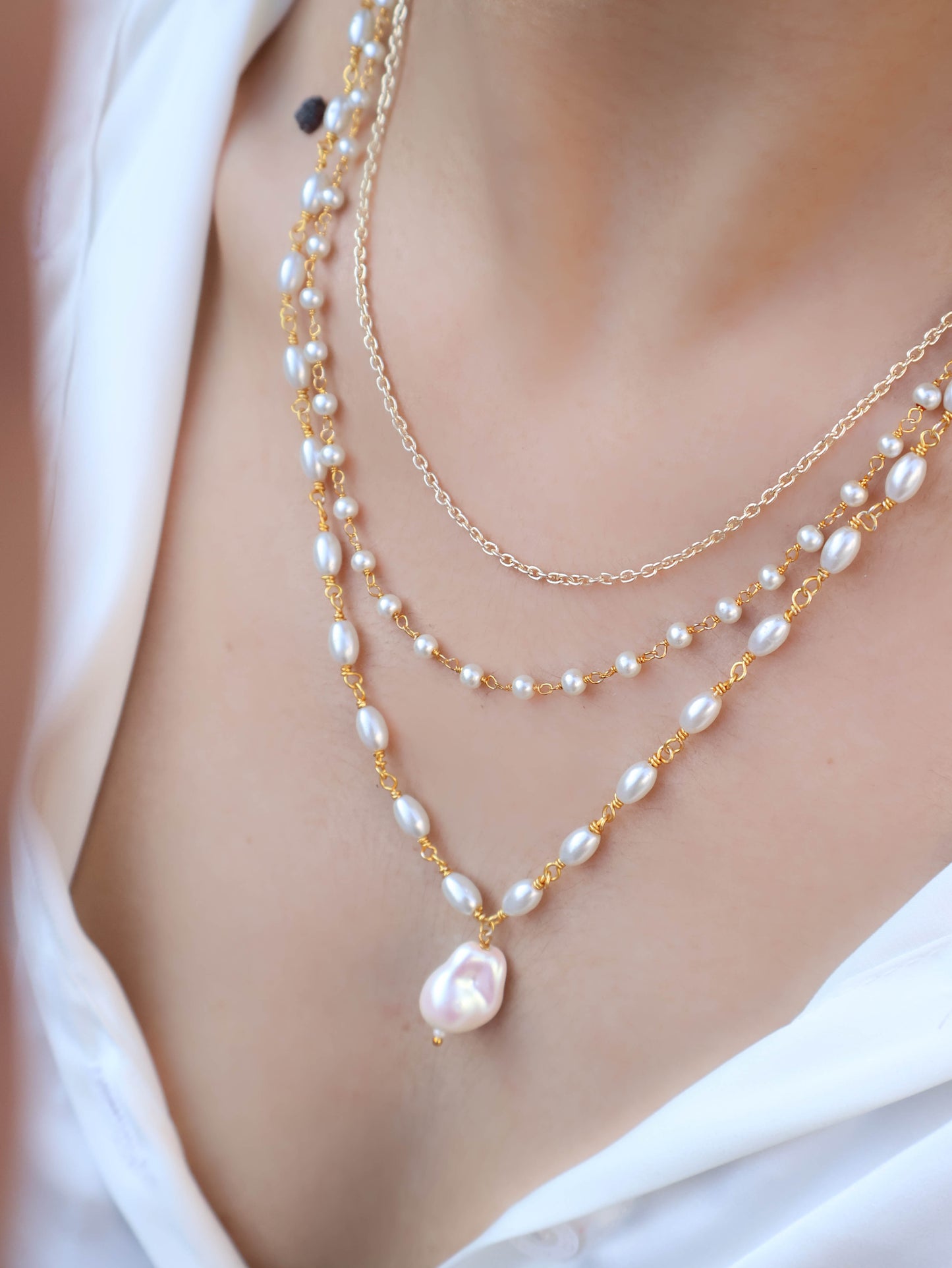 Naisa Pearl Necklace