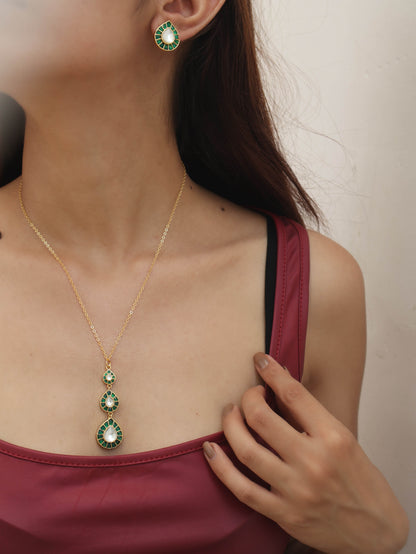 Sheen Green Kundan Pendant Necklace Set