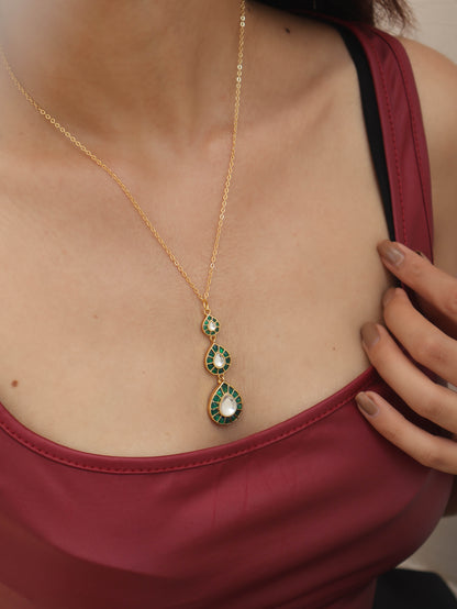 Sheen Green Kundan Pendant Necklace Set