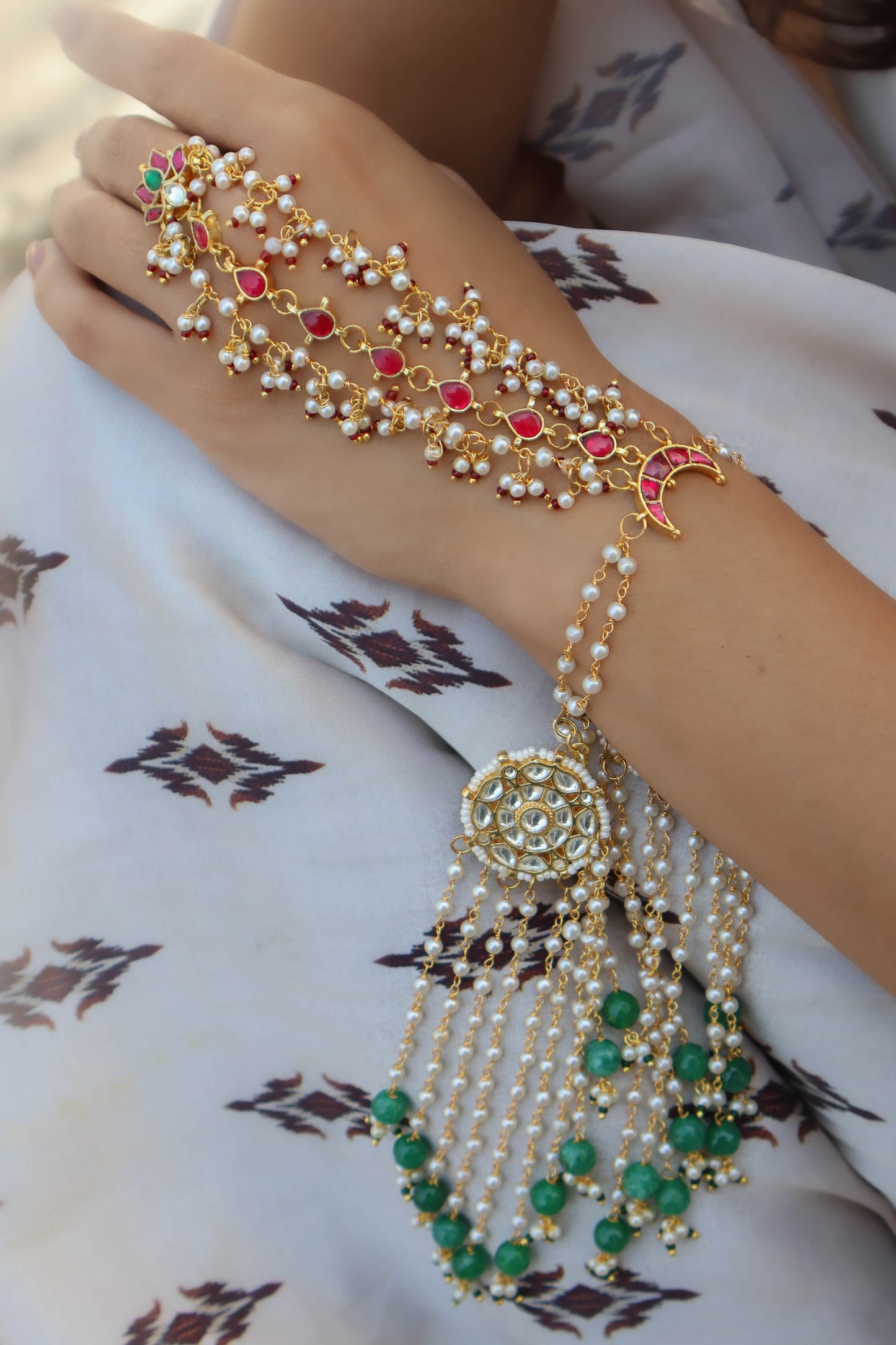 Ashnoor Red-Green Kundan Hathphool