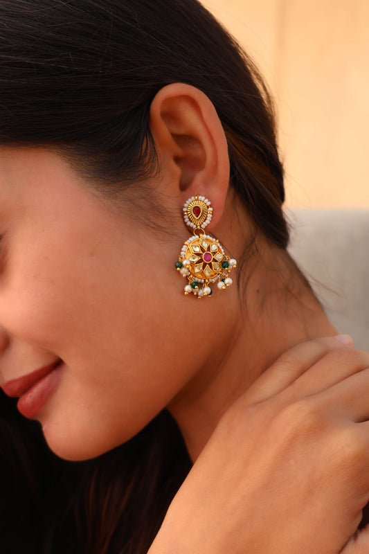 Ruhii Kundan Earrings