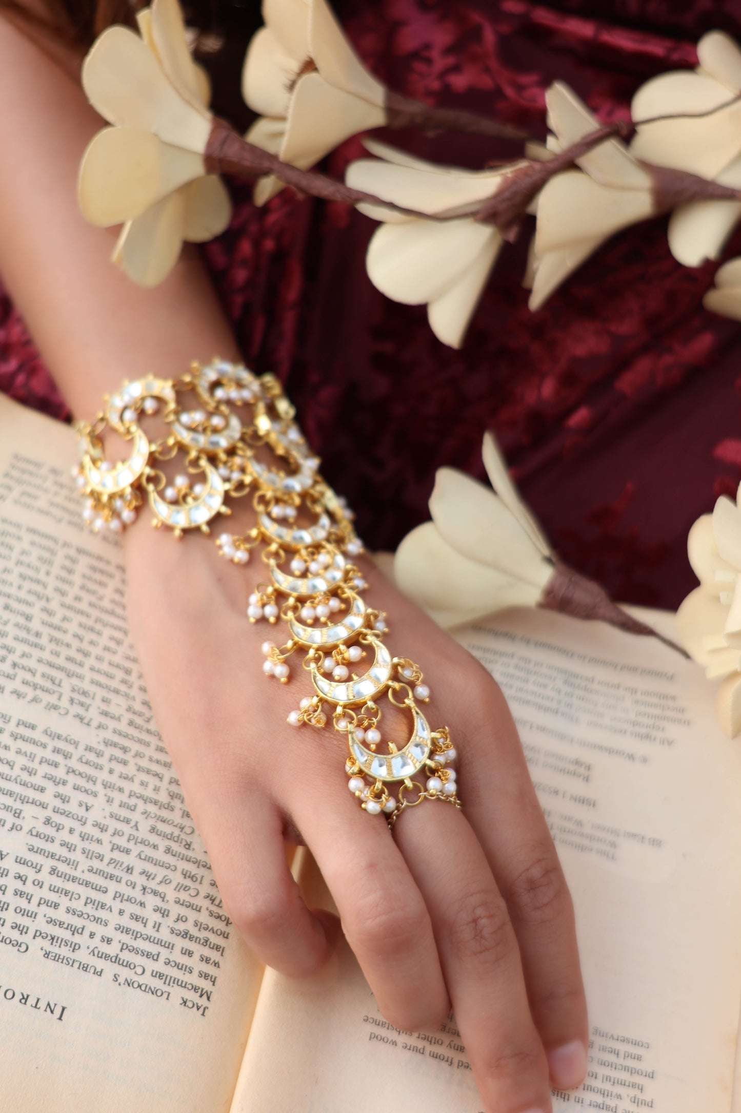 Holly Pearl Kundan Hathphool
