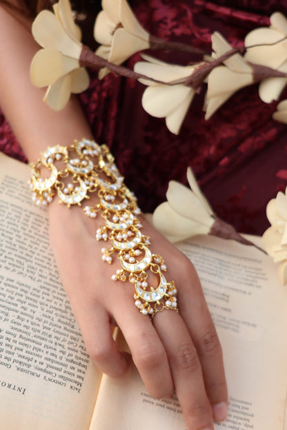 Holly Pearl Kundan Hathphool