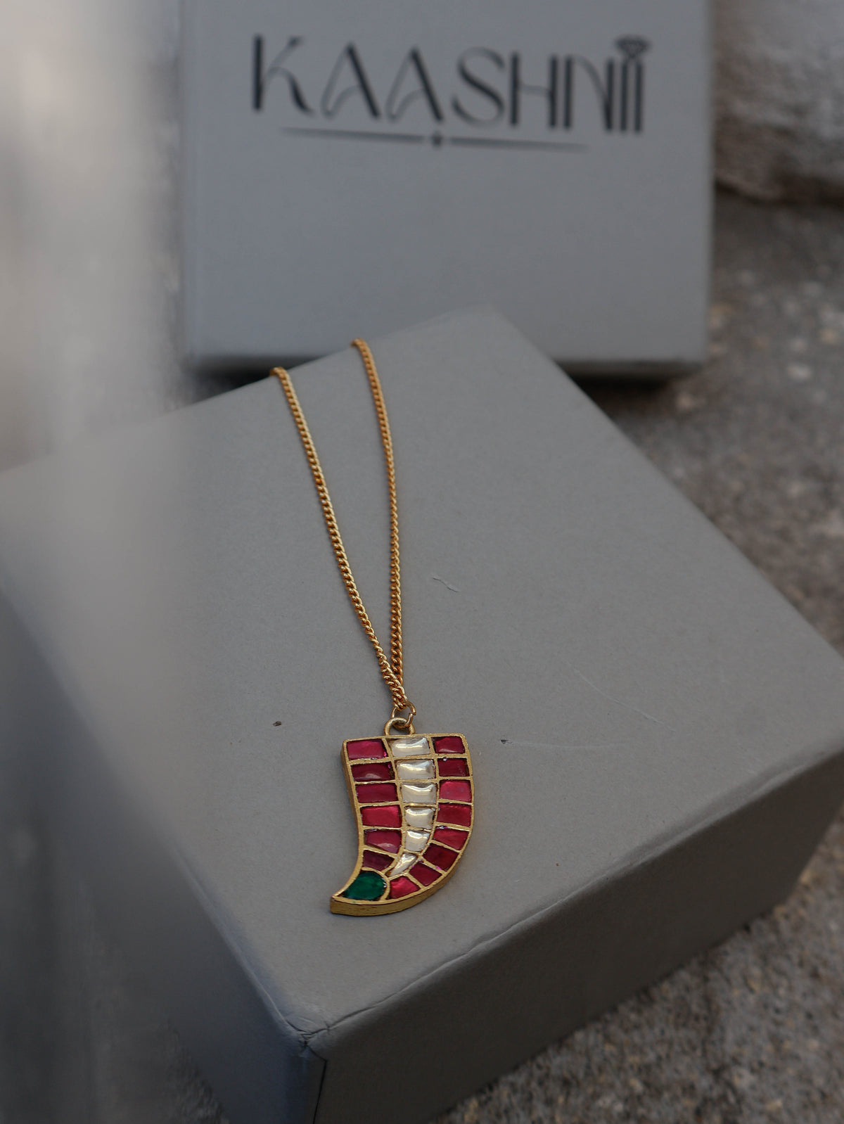 Roza Red-Green Pendant Necklace