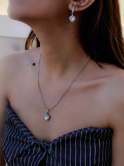 Taashi Pendant Necklace Set