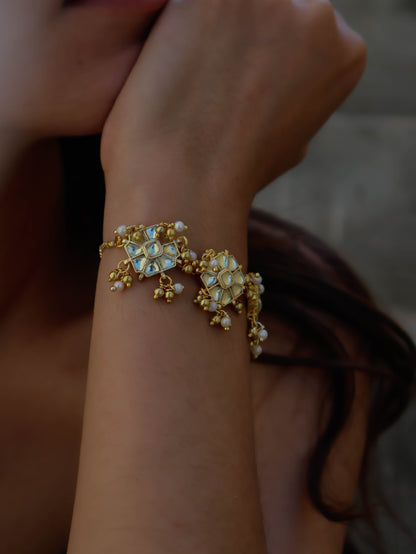Savi Kundan Bracelet