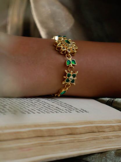 Ishwari Green Kundan Bracelet