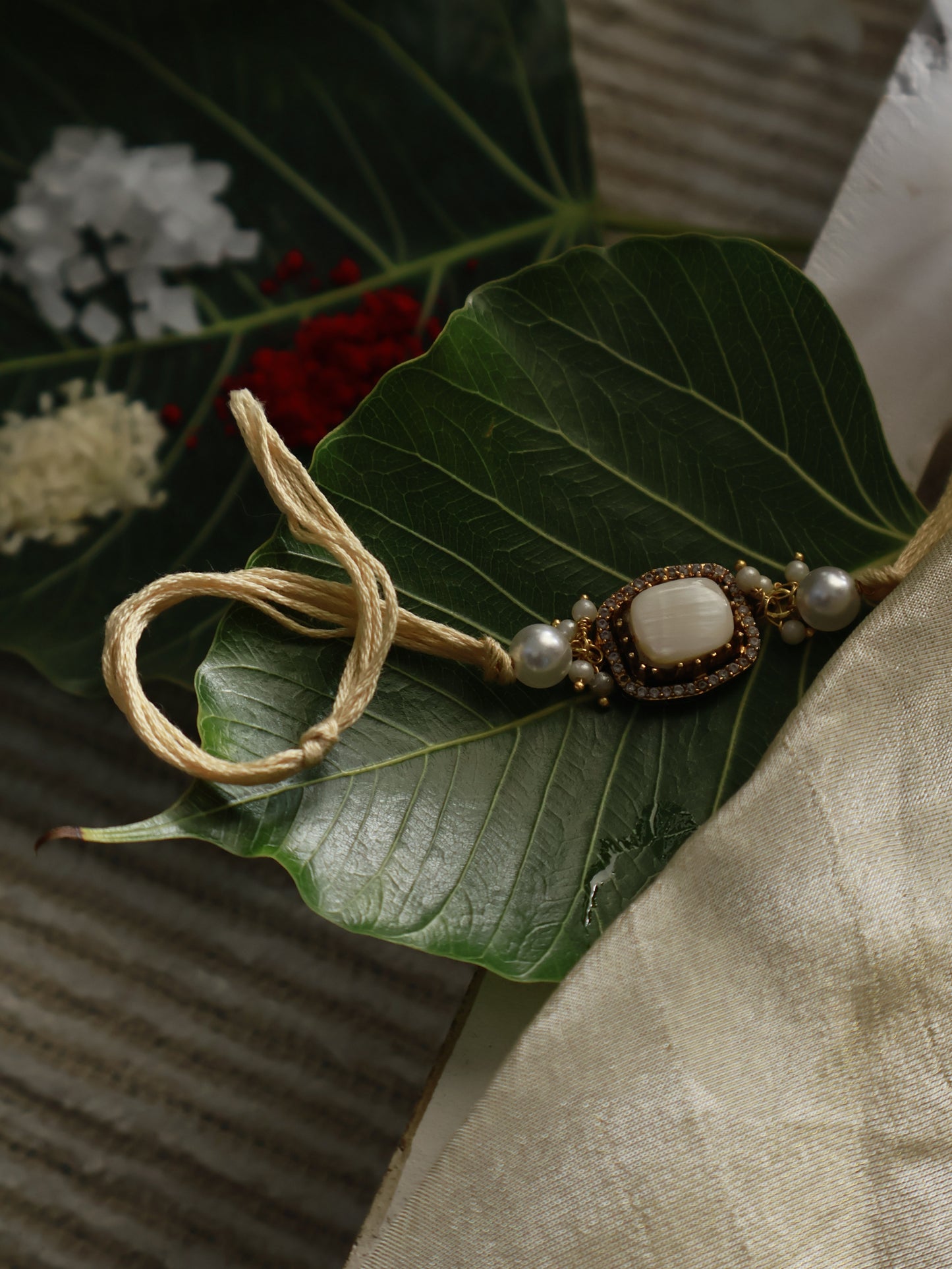 Yakshit Pearl Rakhi