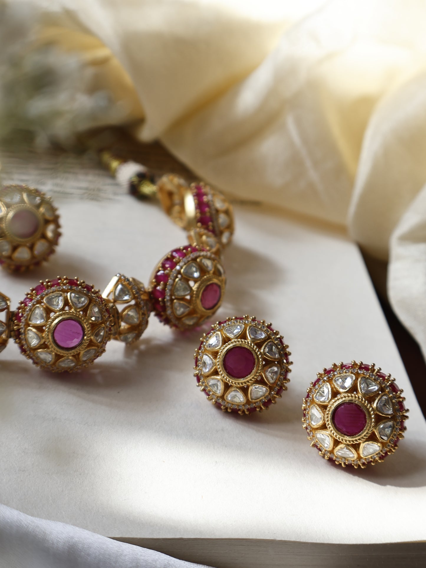 Sheen Kundan Red Choker Necklace Set with Maangtikka
