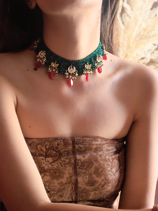 Vaidehi Green Kundan Necklace